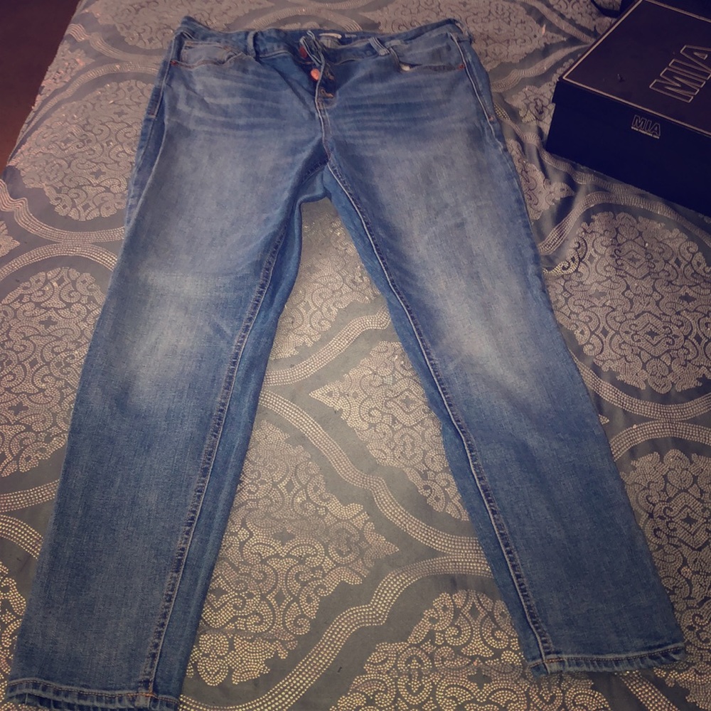 Old Navy Rockstar Super Skinny Hi-Waisted Jeans